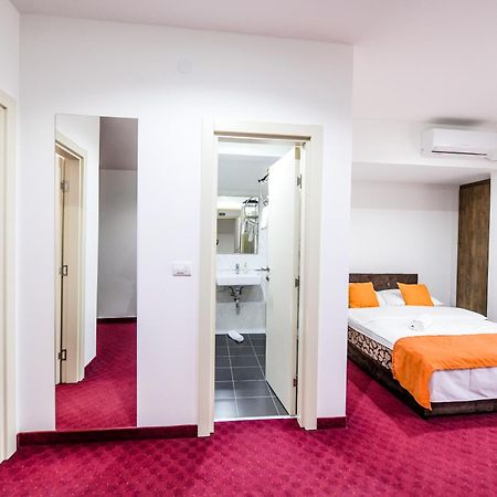 River Inn Stari Banovci エクステリア 写真