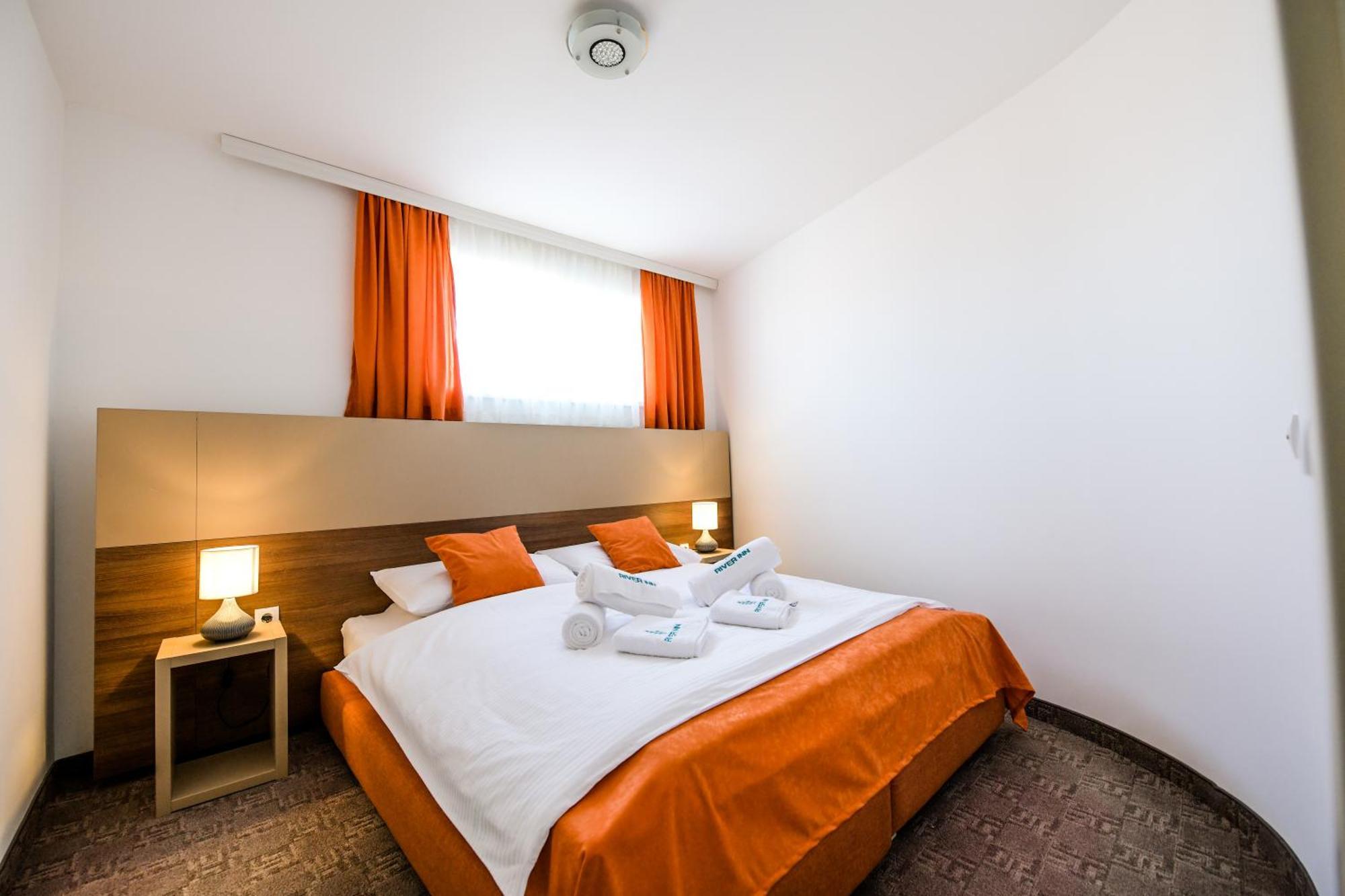 River Inn Stari Banovci エクステリア 写真